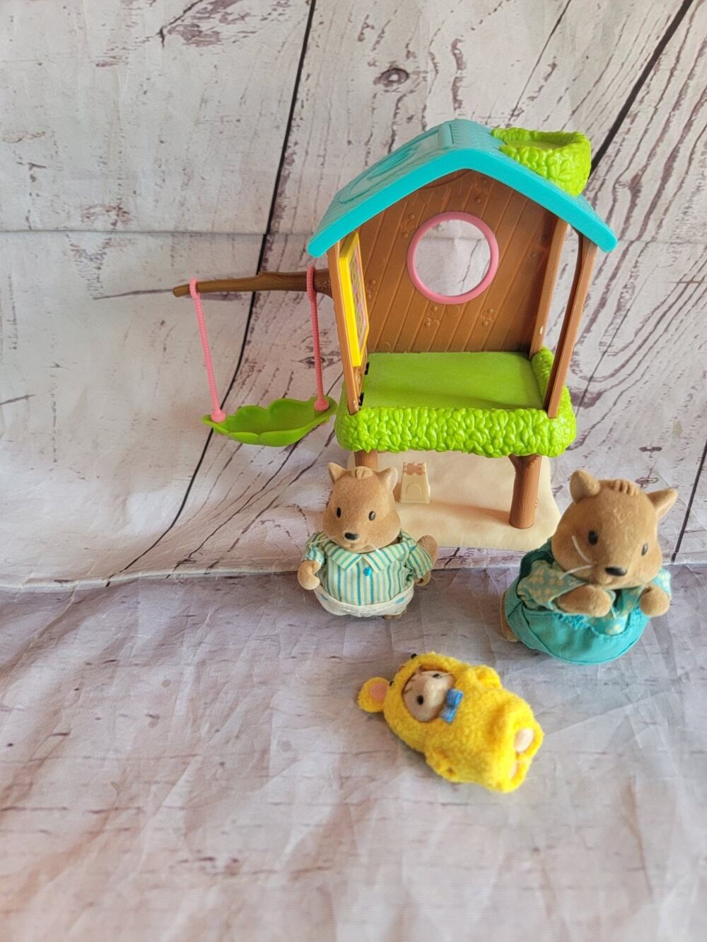 Li'l Woodzeez Bushytail Squirrel Family Father Mother Baby Set of 3 Tree House